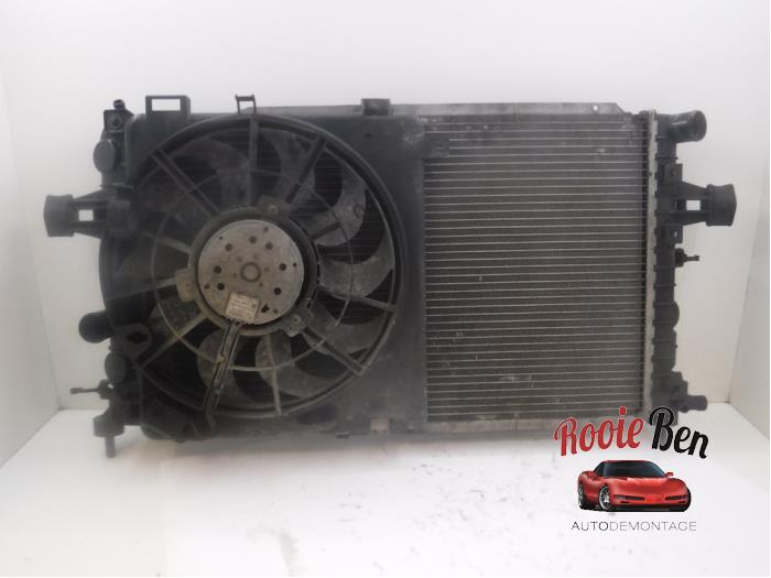 Gebruikte Radiateur Opel Zafira (M75) 2.2 16V Direct Ecotec Prijs € 25,00 Margeregeling aangeboden door Rooie Ben autodemontage