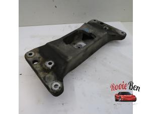 Gebruikte Versnellingsbak Steun BMW 5 serie (F10) 535d 24V Prijs op aanvraag aangeboden door Rooie Ben autodemontage