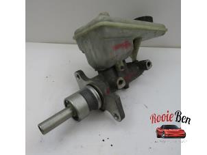 Gebruikte Hoofdremcilinder Renault Trafic New (JL) 1.9 dCi 82 16V Prijs € 20,00 Margeregeling aangeboden door Rooie Ben autodemontage