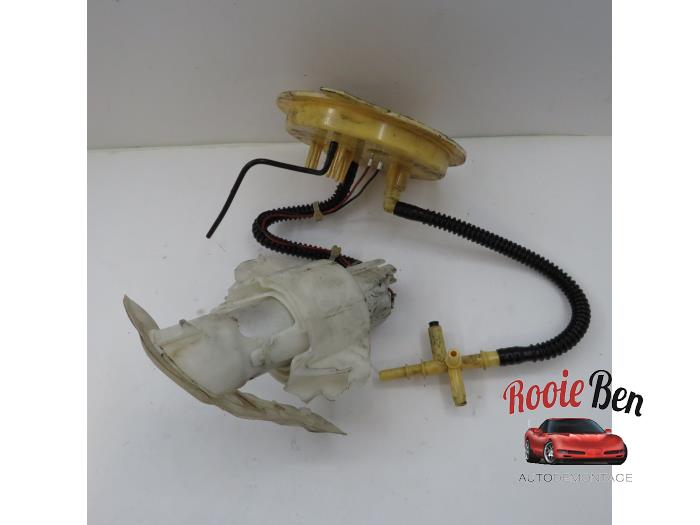 Benzinepomp van een BMW 5 serie (F10) 535d 24V 2011