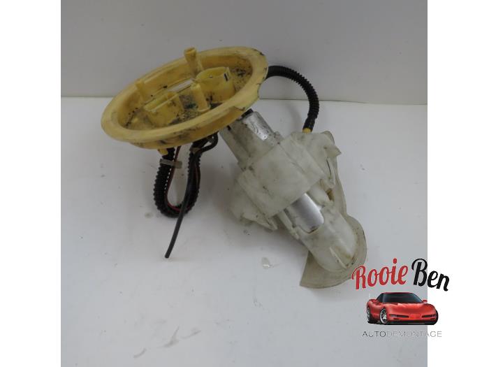 Benzinepomp van een BMW 5 serie (F10) 535d 24V 2011