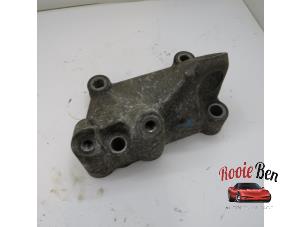 Gebruikte Motorsteun Chrysler 300 C 5.7 V8 Hemi Prijs € 50,00 Margeregeling aangeboden door Rooie Ben autodemontage