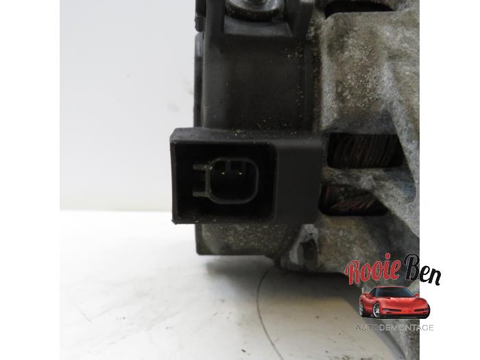 Dynamo van een Jeep Patriot (MK74) 2.2 CRD 16V 4x4 2012