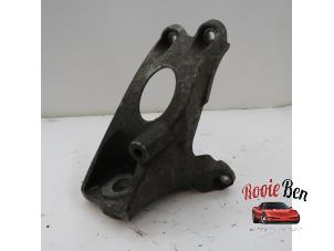 Gebruikte Motorsteun Audi A8 (D3) 3.0 TDI V6 24V Quattro Prijs € 25,00 Margeregeling aangeboden door Rooie Ben autodemontage