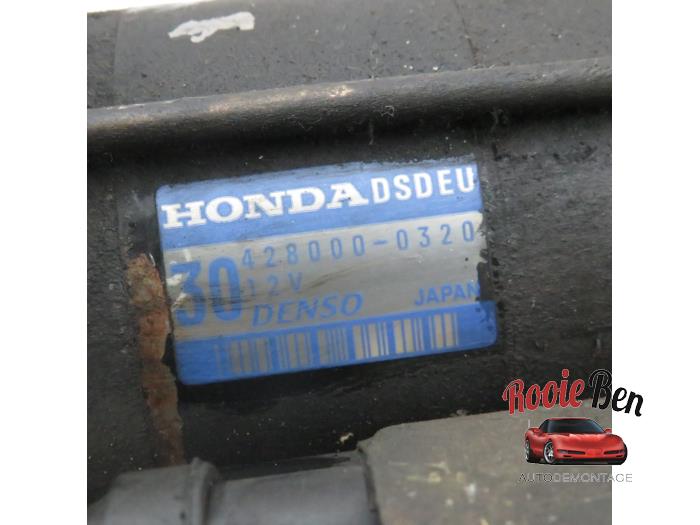 Startmotor van een Honda Civic (EM) 1.7 16V LS 2001