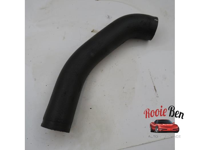 Gebruikte Intercooler Slang Chrysler Voyager/Grand Voyager (RG/RS) 2.5 CRD 16V Prijs € 25,00 Margeregeling aangeboden door Rooie Ben autodemontage