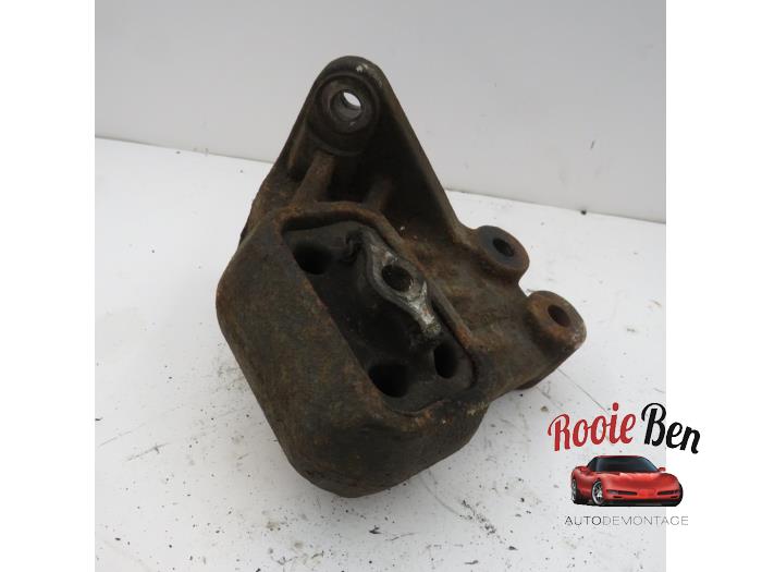 Gebruikte Motorrubber Dodge Ram 1500 (DR/DH/D1/DC/DM) 5.7 V8 Hemi 1500 4x2 Prijs € 25,00 Margeregeling aangeboden door Rooie Ben autodemontage
