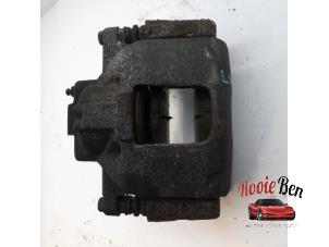 Gebruikte Remklauw (Tang) links-voor Dodge Journey 2.4 16V Prijs € 50,00 Margeregeling aangeboden door Rooie Ben autodemontage