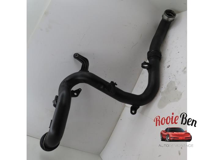 Gebruikte Intercooler Buis Volkswagen Touran (1T1/T2) 1.9 TDI 105 Euro 3 Prijs € 25,00 Margeregeling aangeboden door Rooie Ben autodemontage