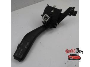 Gebruikte Richtingaanwijzer Schakelaar Volkswagen Touran (1T1/T2) 1.9 TDI 105 Euro 3 Prijs € 15,00 Margeregeling aangeboden door Rooie Ben autodemontage
