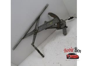 Gebruikte Ruitmechaniek 2Deurs links-voor Chrysler Stratus 2.5 V6 24V Prijs € 30,00 Margeregeling aangeboden door Rooie Ben autodemontage