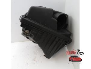 Gebruikte Luchtfilterhuis Jeep Grand Cherokee (WG/WJ) 2.7 CRD 20V Prijs op aanvraag aangeboden door Rooie Ben autodemontage