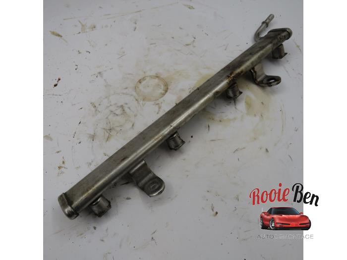 Gebruikte Injector brug Dodge Caliber 1.8 16V Prijs € 25,00 Margeregeling aangeboden door Rooie Ben autodemontage