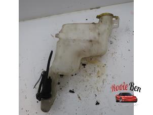 Gebruikte Ruitensproeiertank voor Dodge Caliber 1.8 16V Prijs € 25,00 Margeregeling aangeboden door Rooie Ben autodemontage