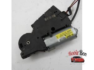 Gebruikte Schuifdak Motor Volkswagen Golf VI (5K1) 1.4 TSI 160 16V Prijs op aanvraag aangeboden door Rooie Ben autodemontage