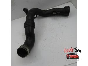 Gebruikte Intercooler Buis Volkswagen Touran (1T1/T2) 2.0 TDI 16V 140 Prijs € 50,00 Margeregeling aangeboden door Rooie Ben autodemontage