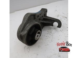 Gebruikte Motorsteun Chrysler Voyager/Grand Voyager 2.4i 16V Prijs € 20,00 Margeregeling aangeboden door Rooie Ben autodemontage