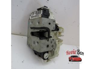 Gebruikte Deurslot Mechaniek 4Deurs links-achter Dodge Avenger (JS) 2.0 CRD 16V Prijs € 50,00 Margeregeling aangeboden door Rooie Ben autodemontage