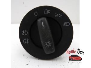 Gebruikte Licht Schakelaar Volkswagen Golf V (1K1) 1.9 TDI Prijs € 10,00 Margeregeling aangeboden door Rooie Ben autodemontage