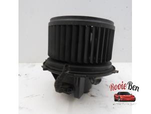 Gebruikte Kachel Ventilatiemotor Peugeot Boxer (U9) 2.2 HDi 120 Euro 4 Prijs € 40,00 Margeregeling aangeboden door Rooie Ben autodemontage