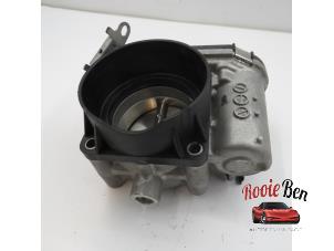 Gebruikte Gasklephuis Mercedes E (W213) E-200 2.0 Turbo 16V Prijs € 50,00 Margeregeling aangeboden door Rooie Ben autodemontage