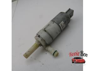 Gebruikte Pomp koplampsproeier Mini Mini (R56) 1.6 16V Cooper Prijs op aanvraag aangeboden door Rooie Ben autodemontage