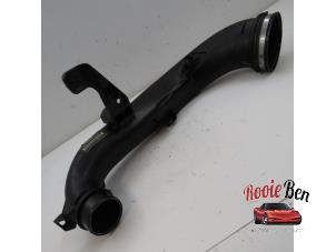 Gebruikte Intercooler Buis Landrover Range Rover Evoque (LVJ/LVS) 2.2 eD4 16V 5-drs. Prijs € 50,00 Margeregeling aangeboden door Rooie Ben autodemontage