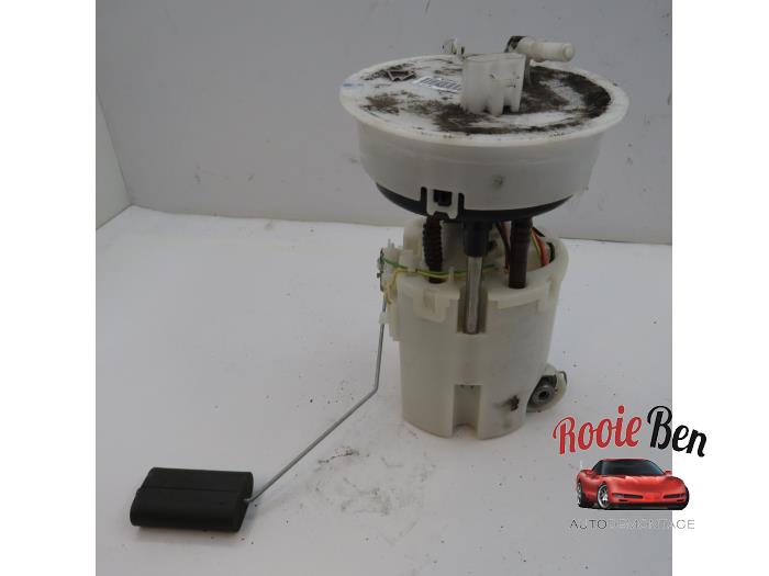 Gebruikte Benzinepomp Ford Fiesta 6 (JA8) 1.25 16V Prijs € 25,00 Margeregeling aangeboden door Rooie Ben autodemontage