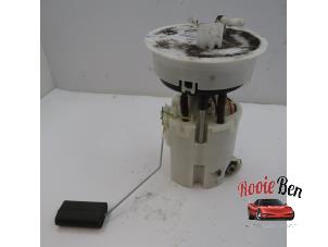 Gebruikte Benzinepomp Ford Fiesta 6 (JA8) 1.25 16V Prijs € 25,00 Margeregeling aangeboden door Rooie Ben autodemontage