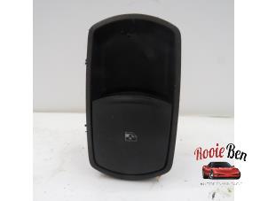 Gebruikte Elektrisch Raam Schakelaar Opel Corsa D 1.2 16V Prijs € 10,00 Margeregeling aangeboden door Rooie Ben autodemontage