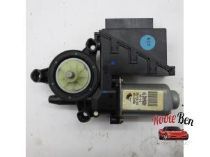 Gebruikte Portierruitmotor Volkswagen Polo IV (9N1/2/3) 1.4 16V Prijs € 15,00 Margeregeling aangeboden door Rooie Ben autodemontage