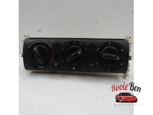 Gebruikte Kachel Bedieningspaneel BMW Mini One/Cooper (R50) 1.6 16V One Prijs € 20,00 Margeregeling aangeboden door Rooie Ben autodemontage