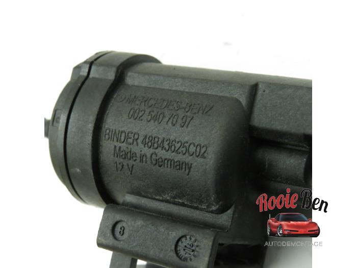 Turbodruk sensor van een Mercedes-Benz GLC (X253) 2.0 300 16V 4-Matic 2016