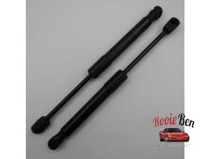 Gebruikte Gasdemper Motorkap Set BMW 4 serie Gran Coupe (F36) 435i 3.0 24V Prijs op aanvraag aangeboden door Rooie Ben autodemontage