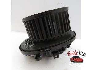 Gebruikte Chaufage Ventilatiemotor BMW 4 serie Gran Coupe (F36) 435i 3.0 24V Prijs op aanvraag aangeboden door Rooie Ben autodemontage