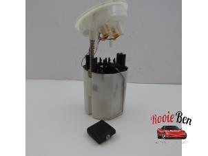 Gebruikte Benzinepomp BMW 3 serie (E90) 318i 16V Prijs € 25,00 Margeregeling aangeboden door Rooie Ben autodemontage