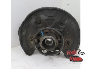 Gebruikte Fusee links-achter Mercedes C (W205) C-350 e 2.0 16V Prijs op aanvraag aangeboden door Rooie Ben autodemontage