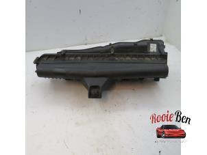 Gebruikte Luchtfilterhuis Peugeot 308 (4A/C) 1.6 VTI 16V Prijs € 30,00 Margeregeling aangeboden door Rooie Ben autodemontage