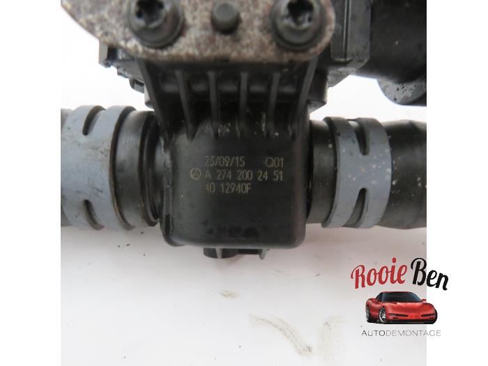 Gebruikte Waterslang aansluiting Mercedes E (W213) E-200 2.0 Turbo 16V Prijs € 25,00 Margeregeling aangeboden door Rooie Ben autodemontage