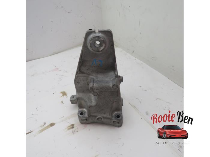Gebruikte Motorrubber Mercedes E (W213) E-200 2.0 Turbo 16V Prijs € 25,00 Margeregeling aangeboden door Rooie Ben autodemontage