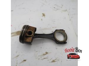 Gebruikte Zuiger Mercedes E (W213) E-200 2.0 Turbo 16V Prijs op aanvraag aangeboden door Rooie Ben autodemontage