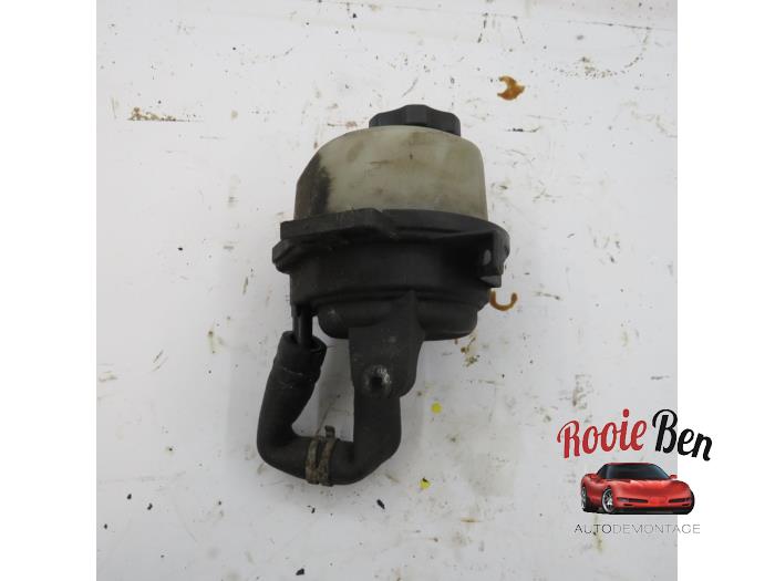 Gebruikte Servo Oliereservoir Chrysler Pacifica 3.5 V6 24V AWD Prijs € 15,00 Margeregeling aangeboden door Rooie Ben autodemontage