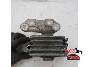 Gebruikte Motorsteun Peugeot 207 CC (WB) 1.6 16V Prijs op aanvraag aangeboden door Rooie Ben autodemontage