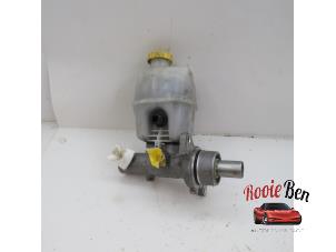 Gebruikte Hoofdremcilinder Dodge Ram 1500 Crew Cab (DS/DJ/D2) 5.7 V8 Hemi 1500 4x2 Prijs op aanvraag aangeboden door Rooie Ben autodemontage