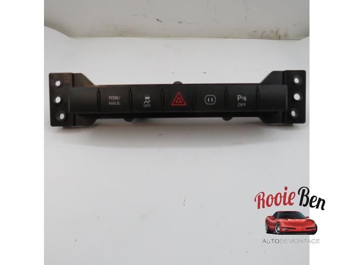 Gebruikte Central electronic module Dodge Ram 1500 Crew Cab (DS/DJ/D2) 5.7 V8 Hemi 1500 4x2 Prijs € 50,00 Margeregeling aangeboden door Rooie Ben autodemontage