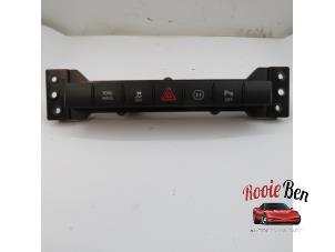Gebruikte Central electronic module Dodge Ram 1500 Crew Cab (DS/DJ/D2) 5.7 V8 Hemi 1500 4x2 Prijs op aanvraag aangeboden door Rooie Ben autodemontage