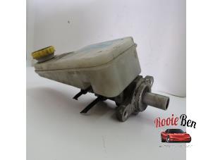 Gebruikte Hoofdremcilinder Chrysler Sebring II (JS) 2.4 16V VVT Prijs € 50,00 Margeregeling aangeboden door Rooie Ben autodemontage