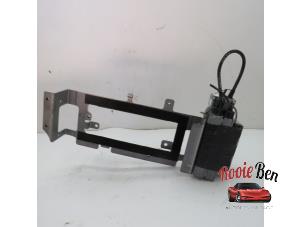 Gebruikte GPS module Landrover Range Rover Sport (LS) 2.7 TDV6 24V Prijs op aanvraag aangeboden door Rooie Ben autodemontage