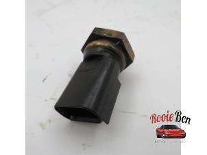 Gebruikte Oliedruk sensor Chrysler Voyager/Grand Voyager (RG/RS) 2.8 CRD 16V Autom. (Dodge Ram Van) Prijs op aanvraag aangeboden door Rooie Ben autodemontage