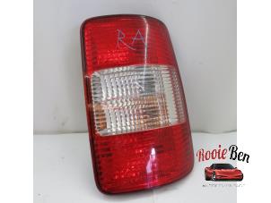 Gebruikte Achterlicht rechts Volkswagen Caddy III (2KA,2KH,2CA,2CH) 2.0 SDI Prijs € 40,00 Margeregeling aangeboden door Rooie Ben autodemontage